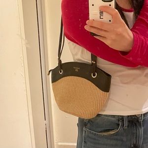 Straw weaving shoulder bag with black leather for vacation
